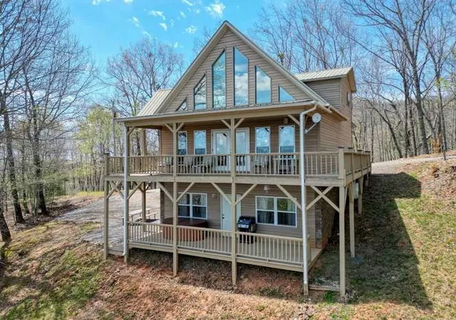 Photo 3 of Single family home for sale at 520 Sahkanaga Dr, Murphy, NC 28906 | MLS# 98544276 | Listing updated on 2026-08-18