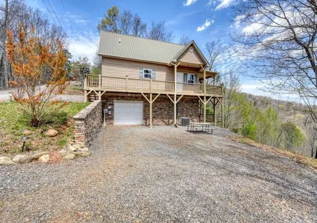Photo 5 of Single family home for sale at 520 Sahkanaga Dr, Murphy, NC 28906 | MLS# 98544276 | Listing updated on 2026-08-18