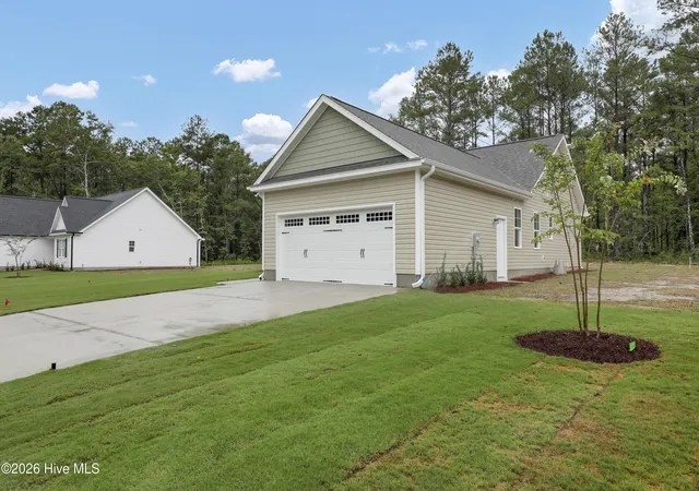 Photo 3 of Single family home for sale at 42 Peach Ct, Burgaw, NC 28425 | MLS# 100578942 | Listing updated on 2026-09-02