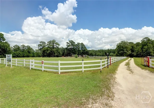 Homes for sale in Bloomingdale, GA | 90 Stagecoach Rd, Bloomingdale, GA 31302 | MLS# SA359265