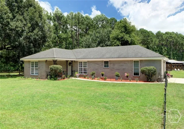 Homes for sale in Bloomingdale, GA | 90 Stagecoach Rd, Bloomingdale, GA 31302 | MLS# SA359265