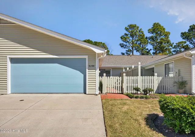 Photo 2 of Townhouse for sale at 6204 Inland Greens Dr, Wilmington, NC 28405 | MLS# 100563726 | Listing updated on 2026-09-03