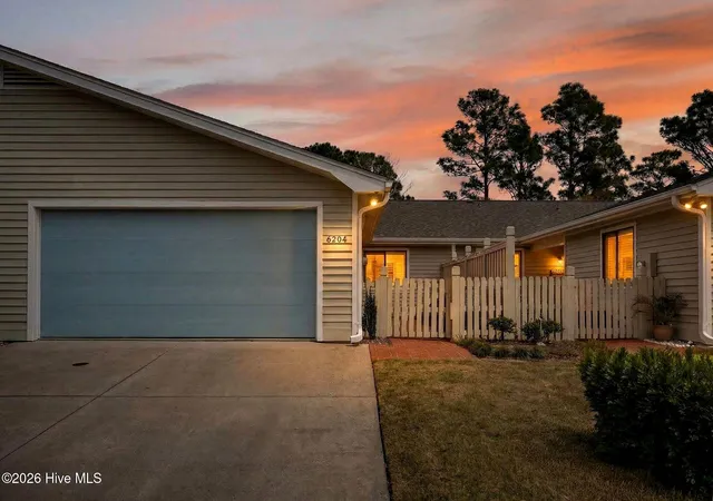 Photo 3 of Townhouse for sale at 6204 Inland Greens Dr, Wilmington, NC 28405 | MLS# 100563726 | Listing updated on 2026-09-03