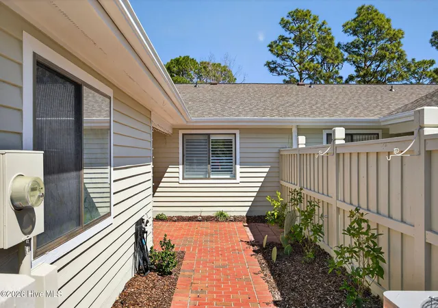 Photo 3 of Townhouse for sale at 6204 Inland Greens Dr, Wilmington, NC 28405 | MLS# 100563726 | Listing updated on 2026-09-03