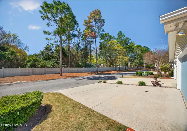 Photo 4 of Townhouse for sale at 6204 Inland Greens Dr, Wilmington, NC 28405 | MLS# 100563726 | Listing updated on 2026-09-03