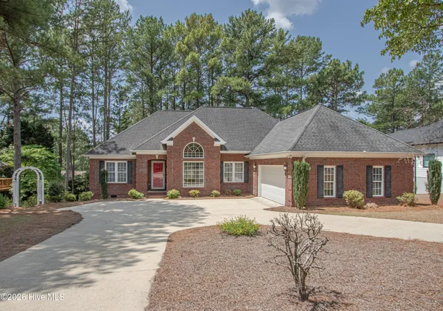 Homes for sale in Pinehurst, NC | 170 Pine Vista Dr, Pinehurst, NC 28374 | MLS# 100588403