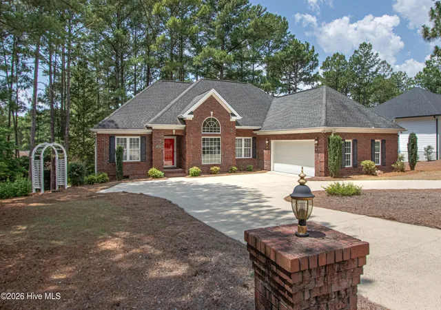 Homes for sale in Pinehurst, NC | 170 Pine Vista Dr, Pinehurst, NC 28374 | MLS# 100588403