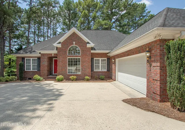 Homes for sale in Pinehurst, NC | 170 Pine Vista Dr, Pinehurst, NC 28374 | MLS# 100588403