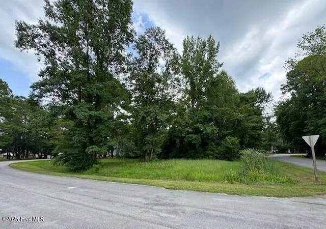 Photo 1 of Land for sale at 113 Channel Run Dr, New Bern, NC 28562 | MLS# 100528358 | Listing updated on 2026-03-01