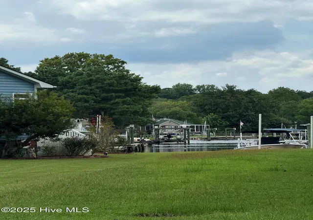 Photo 2 of Land for sale at 113 Channel Run Dr, New Bern, NC 28562 | MLS# 100528358 | Listing updated on 2026-03-01