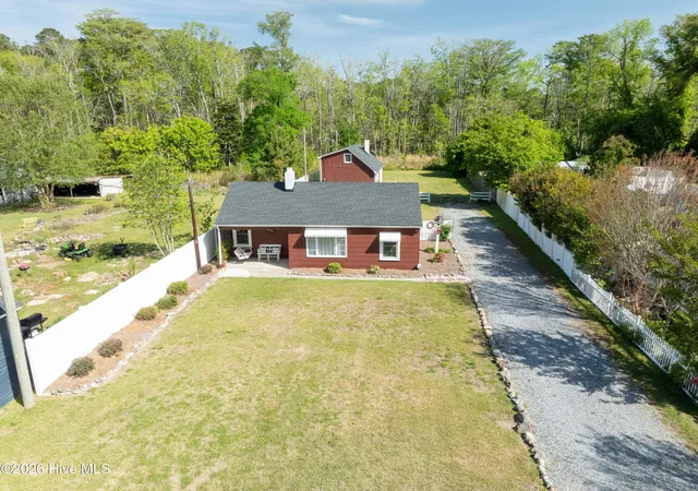 Photo 4 of Single family home for sale at 322 River Rd, Washington, NC 27889 | MLS# 100592996 | Listing updated on 2026-08-18