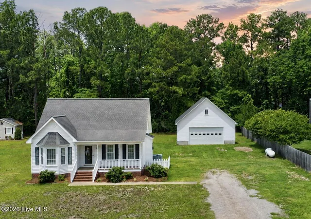 Homes for sale in Washington, NC | 126 Edgewater Rd, Washington, NC 27889 | MLS# 100577052