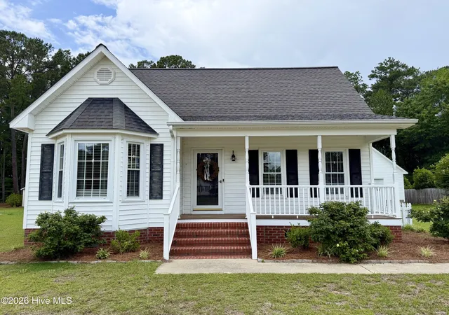 Homes for sale in Washington, NC | 126 Edgewater Rd, Washington, NC 27889 | MLS# 100577052