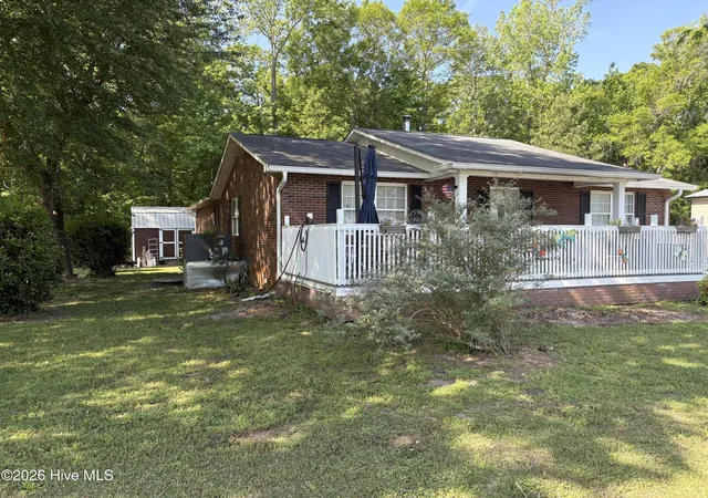 Homes for sale in Lake Waccamaw, NC | 144 Waccamaw Shores Rd, Lake Waccamaw, NC 28450 | MLS# 100573389