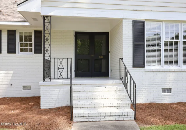 Photo 3 of Single family home for sale at 1909 York St, Kinston, NC 28504 | MLS# 100591024 | Listing updated on 2026-08-18