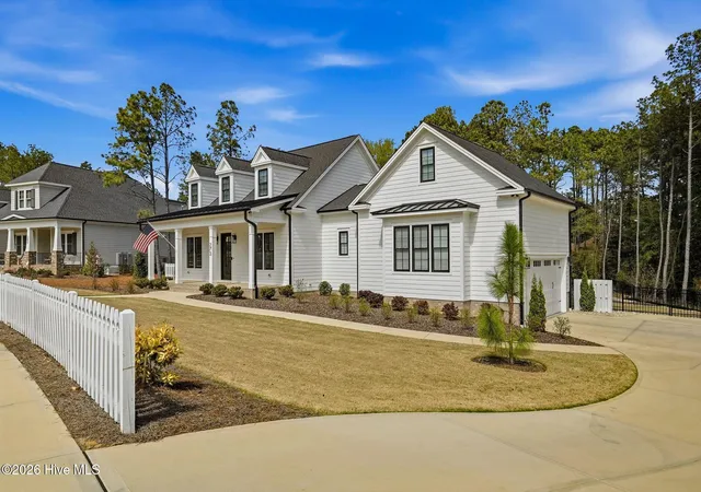 Photo 3 of Single family home for sale at 275 Hollycrest Dr, Pinehurst, NC 28374 | MLS# 100564010 | Listing updated on 2026-08-18