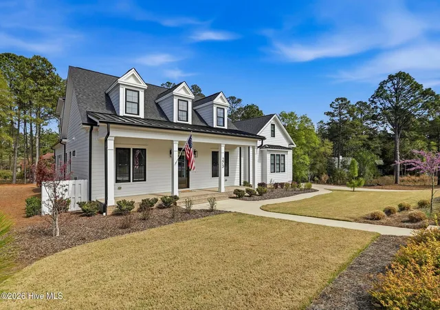 Photo 5 of Single family home for sale at 275 Hollycrest Dr, Pinehurst, NC 28374 | MLS# 100564010 | Listing updated on 2026-08-18