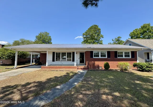 Homes for sale in Lake Waccamaw, NC | 2522 Bella Coola Rd, Lake Waccamaw, NC 28450 | MLS# 100588003