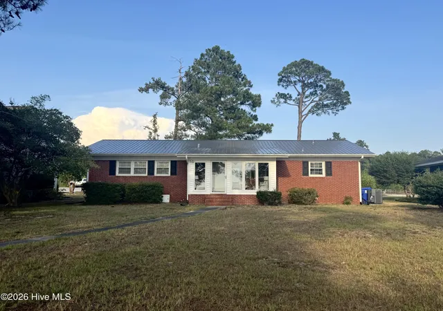 Homes for sale in Lake Waccamaw, NC | 2522 Bella Coola Rd, Lake Waccamaw, NC 28450 | MLS# 100588003