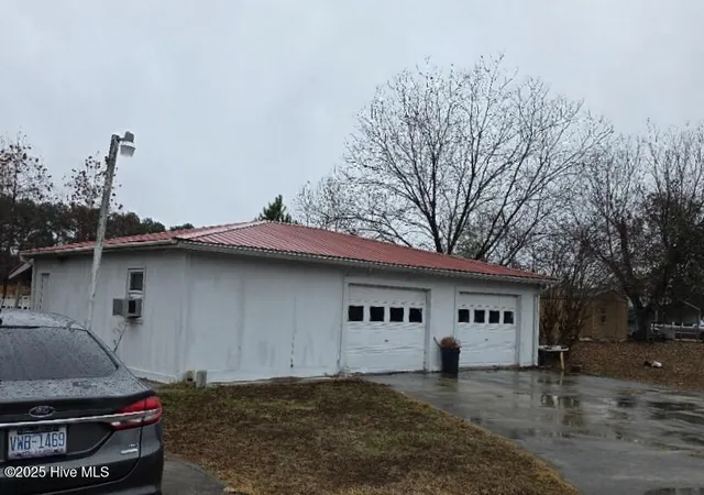 Photo 3 of Single family home for sale at 306 Greenfield Blvd, Greenville, NC 27834 | MLS# 100544104 | Listing updated on 2026-08-26