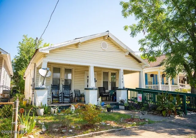 Photo 3 of Single family home for sale at 1709 Queen St, Wilmington, NC 28403 | MLS# 100589841 | Listing updated on 2026-09-11