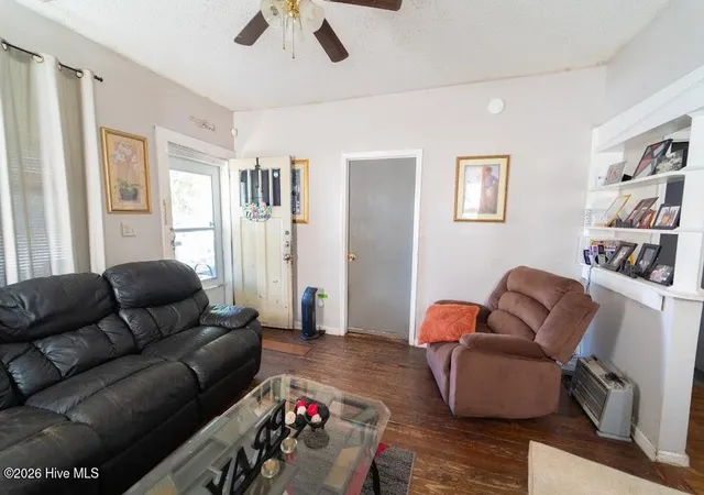 Photo 4 of Single family home for sale at 1709 Queen St, Wilmington, NC 28403 | MLS# 100589841 | Listing updated on 2026-09-11