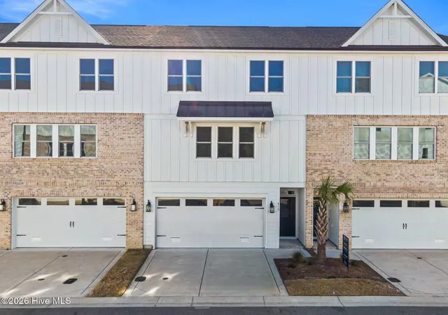 Townhouse for sale at 818 Anchors Bnd Way, Wilmington, NC 28411 | MLS# 100592754
