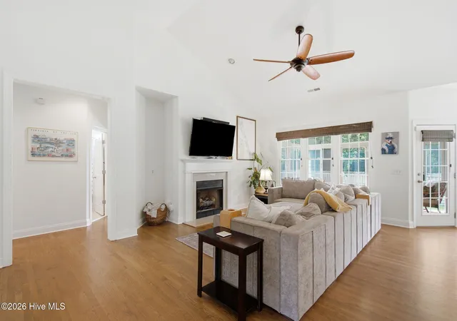 Photo 3 of Single family home for sale at 908 Upper Reach Dr, Wilmington, NC 28409 | MLS# 100584214 | Listing updated on 2026-09-16