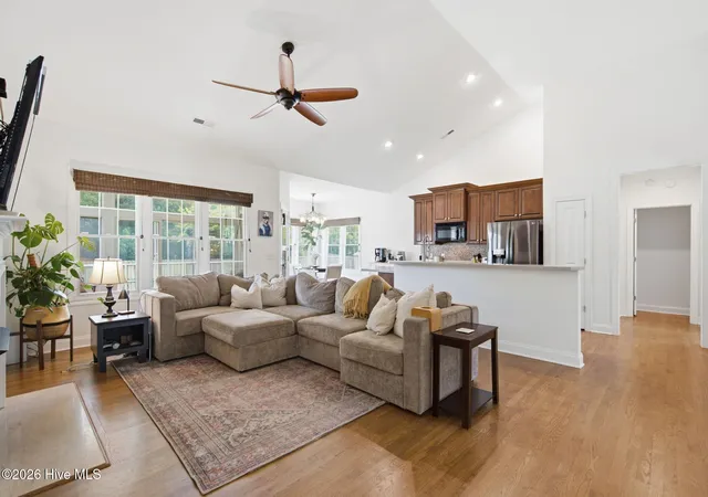 Photo 3 of Single family home for sale at 908 Upper Reach Dr, Wilmington, NC 28409 | MLS# 100584214 | Listing updated on 2026-09-16