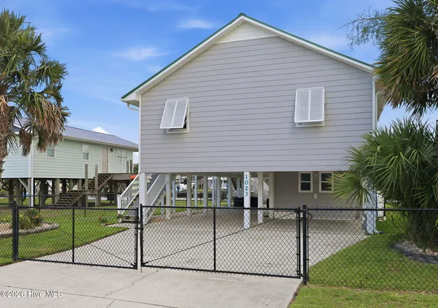 Homes for sale in Surf City, NC | 1023 1st St, Surf City, NC 28445 | MLS# 100584283