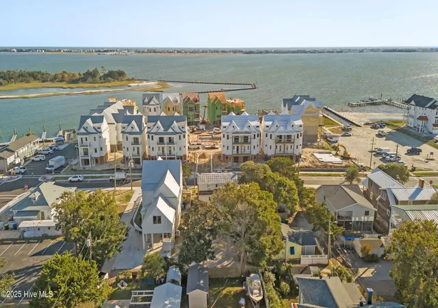 Photo 3 of Single family home for sale at 906 Shepard St, Morehead City, NC 28557 | MLS# 100538330 | Listing updated on 2026-09-12