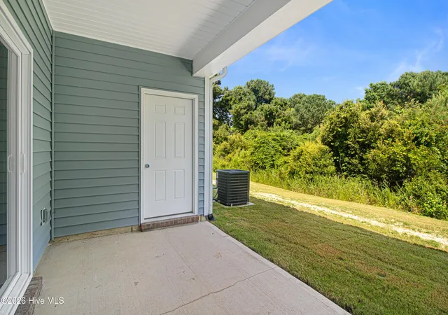 Photo 4 of Townhouse for sale at 228 Cline Way #Unit 131, 1809 Live Oak, Beaufort, NC 28516 | MLS# 100582310 | Listing updated on 2026-09-09