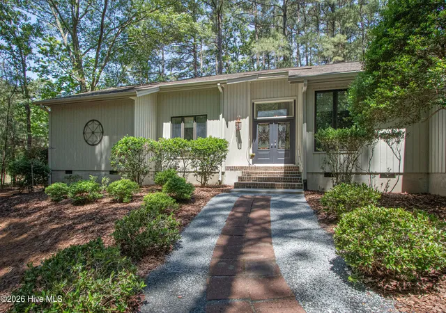 Photo 3 of Single family home for sale at 12 Whithorn Ct, Pinehurst, NC 28374 | MLS# 100581463 | Listing updated on 2026-08-18