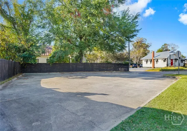 Homes for sale in Savannah, GA | 2203 Skidaway Rd, Savannah, GA 31404 | MLS# SA343522