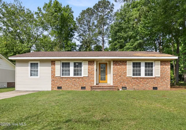 Photo 3 of Single family home for sale at 616 S Orange St, Wallace, NC 28466 | MLS# 100575407 | Listing updated on 2026-08-18
