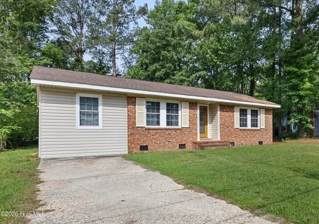 Photo 3 of Single family home for sale at 616 S Orange St, Wallace, NC 28466 | MLS# 100575407 | Listing updated on 2026-08-18