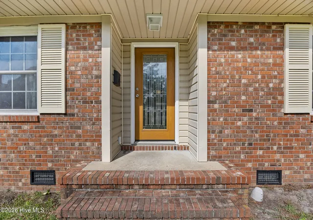 Photo 4 of Single family home for sale at 616 S Orange St, Wallace, NC 28466 | MLS# 100575407 | Listing updated on 2026-08-18