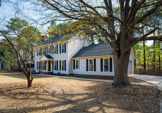 Photo 3 of Single family home for sale at 312 Edinboro Dr, Southern Pines, NC 28387 | MLS# 100562140 | Listing updated on 2026-09-17