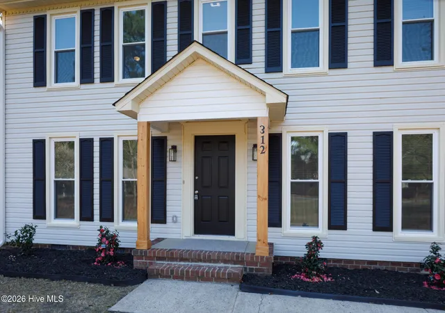 Photo 3 of Single family home for sale at 312 Edinboro Dr, Southern Pines, NC 28387 | MLS# 100562140 | Listing updated on 2026-09-17