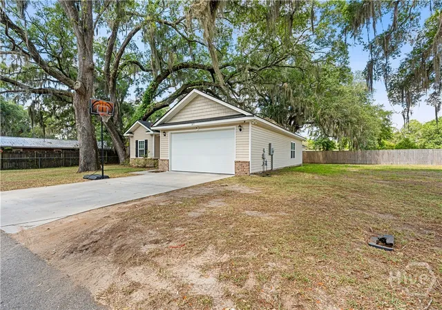 3rd image of 37 Douglas Rd, Allenhurst, GA 31301 | MLS# SA358338