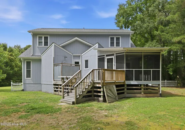 Photo 3 of Single family home for sale at 115 N Harbor Dr, Beaufort, NC 28516 | MLS# 100581574 | Listing updated on 2026-09-01