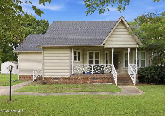 Homes for sale in Winterville, NC | 566 Ridge Dr, Winterville, NC 28590 | MLS# 100586471