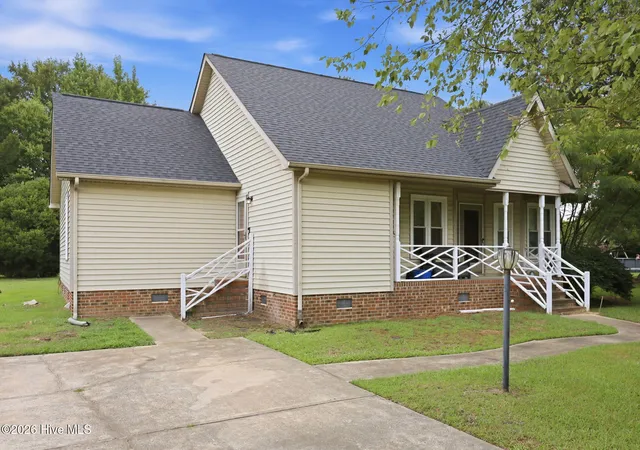 Homes for sale in Winterville, NC | 566 Ridge Dr, Winterville, NC 28590 | MLS# 100586471
