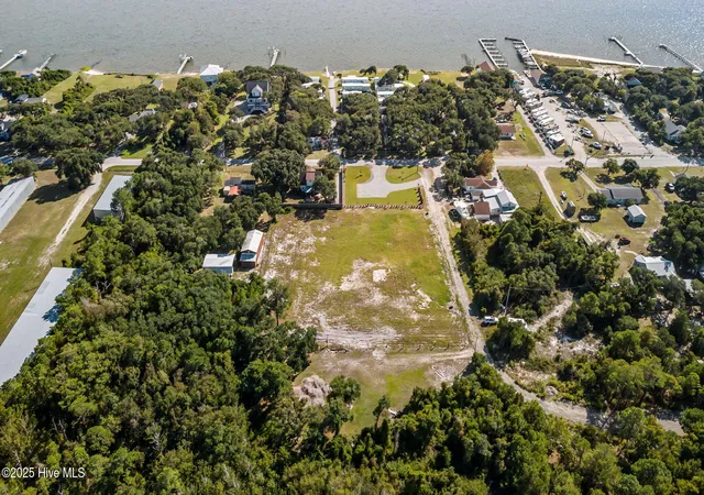 5th image of 177 Huntley Rd, Harkers Island, NC 28531 | MLS# 100531938