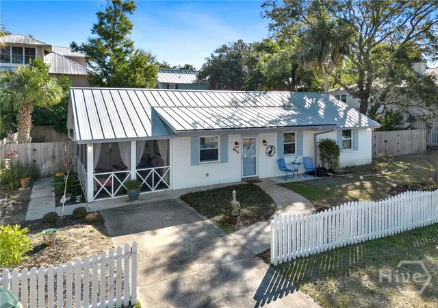 Photo 1 of Single family home for sale at 606 Jones Ave, Tybee Island, GA 31328 | MLS# SA348042 | Listing updated on 2026-08-17