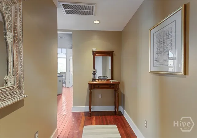 2nd image of 110 Barnard St, Savannah, GA 31401