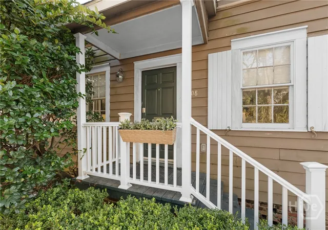 1st image of 108 W Duffy Ln, Savannah, GA 31401 | MLS# SA351552