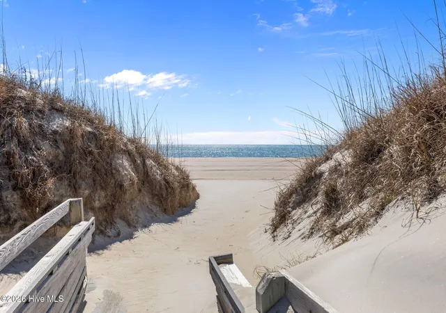 3rd image of 301 Commerce Wy E, Atlantic Beach, NC 28512