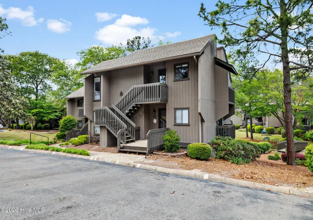 Listing Photo 2 - Condo for sale in building located at 250 Sugar Gum Ln, Pinehurst, NC 28374 - Unit #237