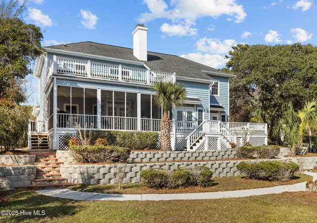 Photo 4 of Single family home for sale at 203 Red Snapper Dr, Emerald Isle, NC 28594 | MLS# 100542960 | Listing updated on 2026-09-09